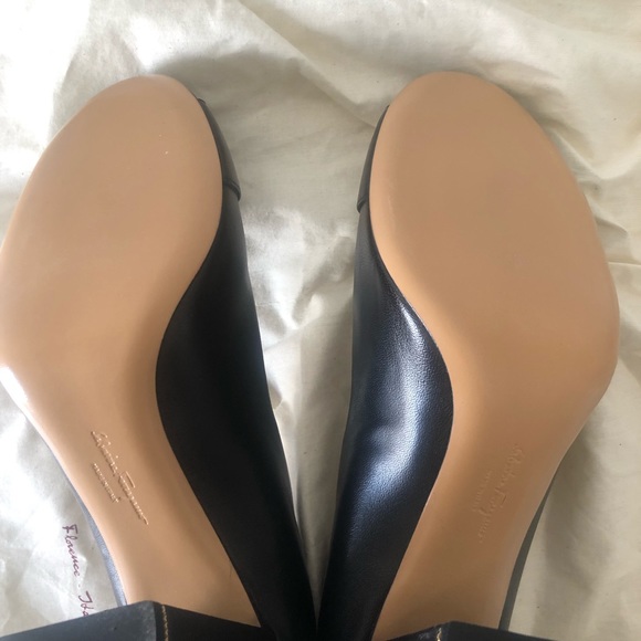 Ferragamo Never Been Worn Round Toe Leather Pumps - Picture 4 of 6